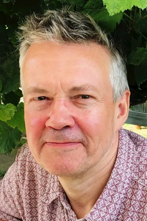 Ralph Armond interpretando a Himself