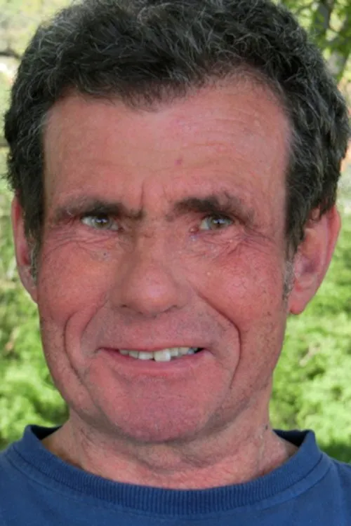 Ralph-Raymond Braun interpretando a self