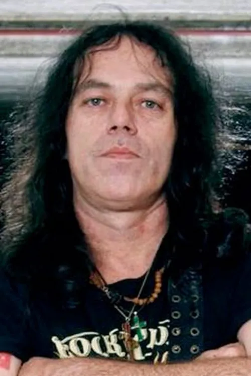 Ralph Santolla interpretando a Himself