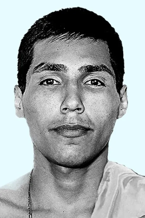 Ramiro Cesena interpretando a Self