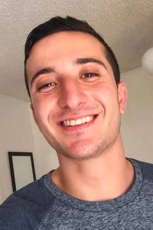 Rammy Issa interpretando a Himself