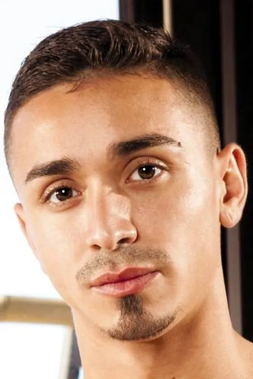 Randy Dixon interpretando a (archive footage)