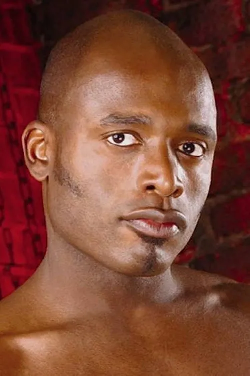 Randy Gunz interpretando a Prison Officer