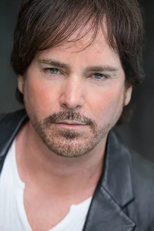 Randy Herman interpretando a Clip 2