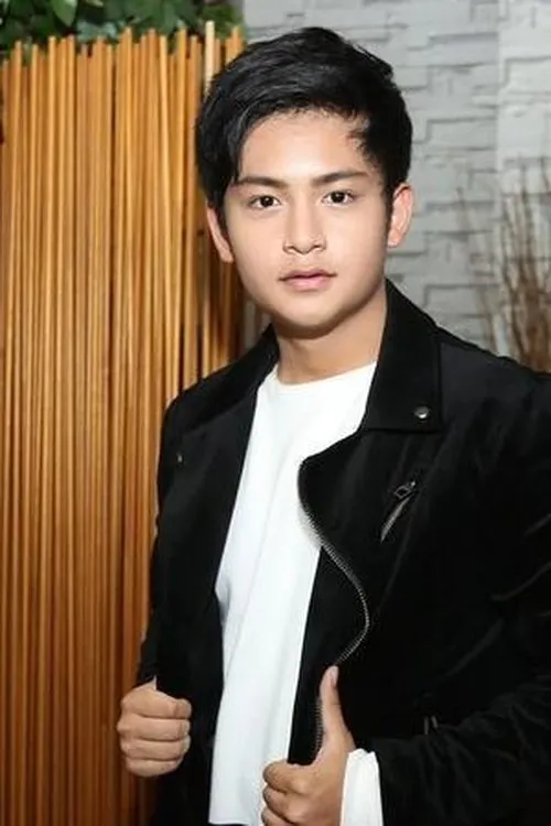 Randy Martin interpretando a 