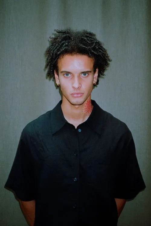 Raony Ian Silva Wolf interpretando a Fritz