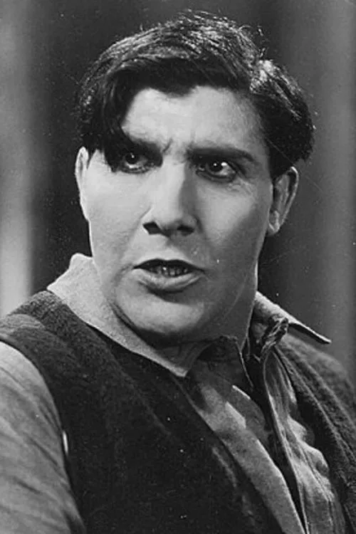 Raoul Paoli interpretando a 