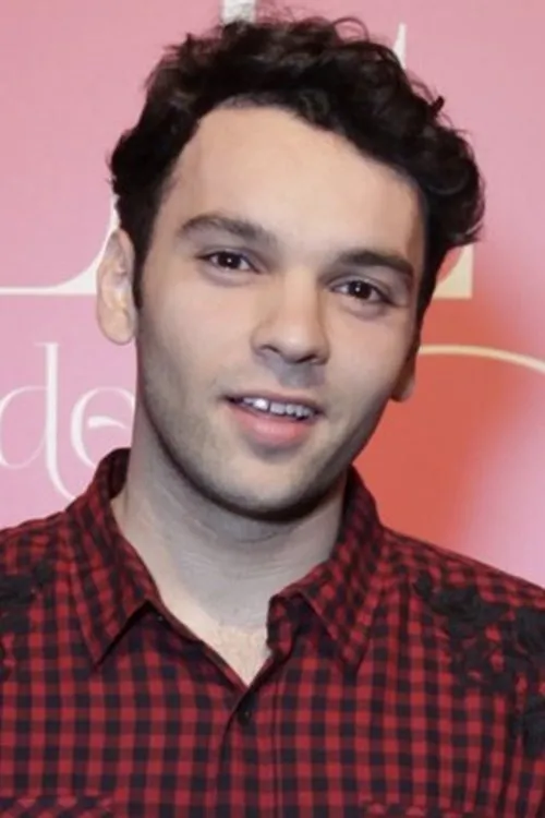 Raphael Ghanem interpretando a Otávio