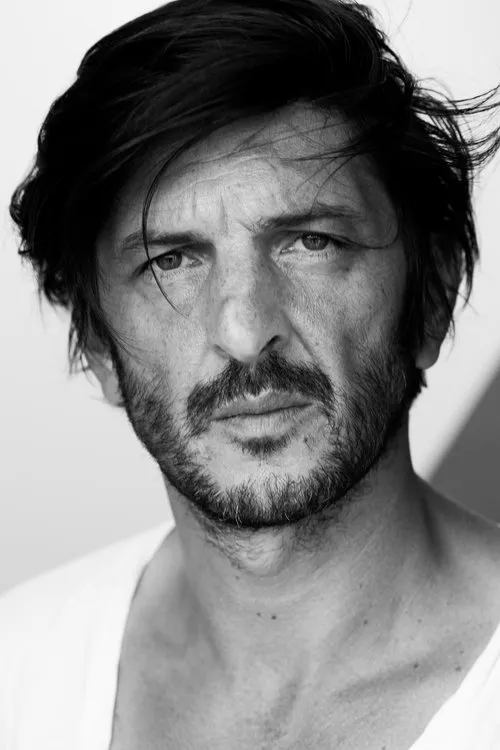 Jocelyn Lagarrigue ha trabajado con Raphael Roger Levy en 1 ocasiones