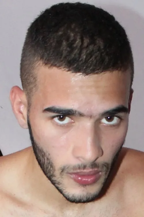 Rapper interpretando a 