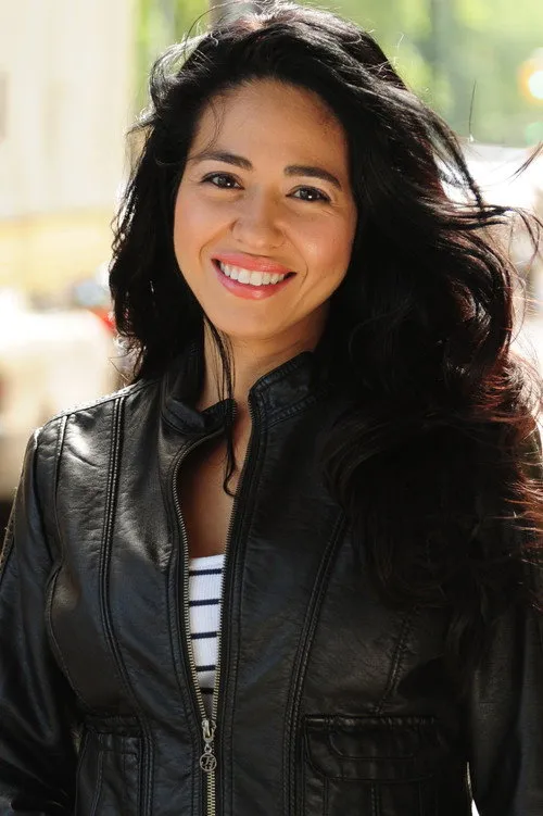 Raquel Almazan interpretando a Spanish girl