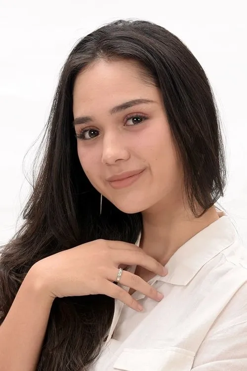 Raquel Katie Larkin interpretando a 