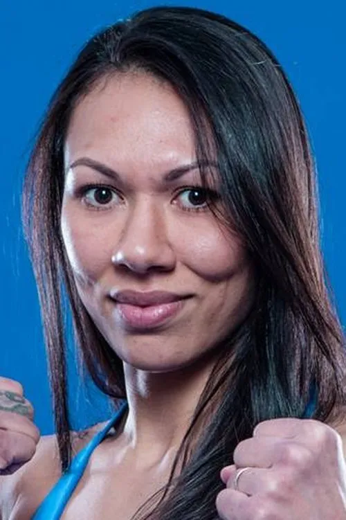 Raquel Pa'aluhi interpretando a Self