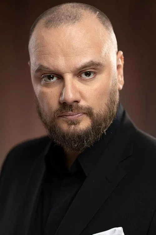 Cameron Crosby ha trabajado con Raresh DiMofte en 1 ocasiones