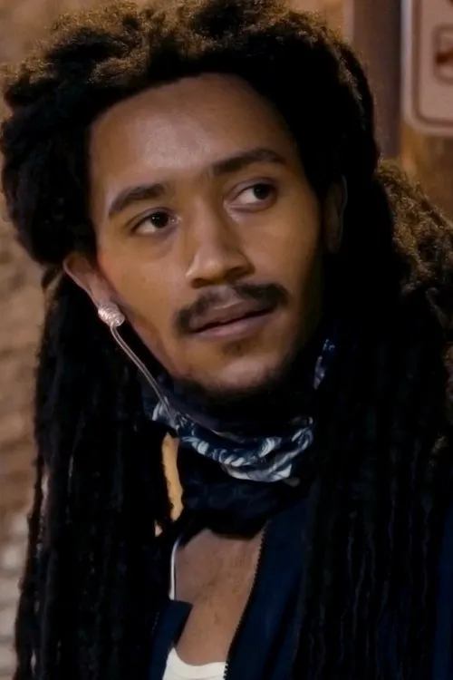 Rasheed Robinson interpretando a Seth