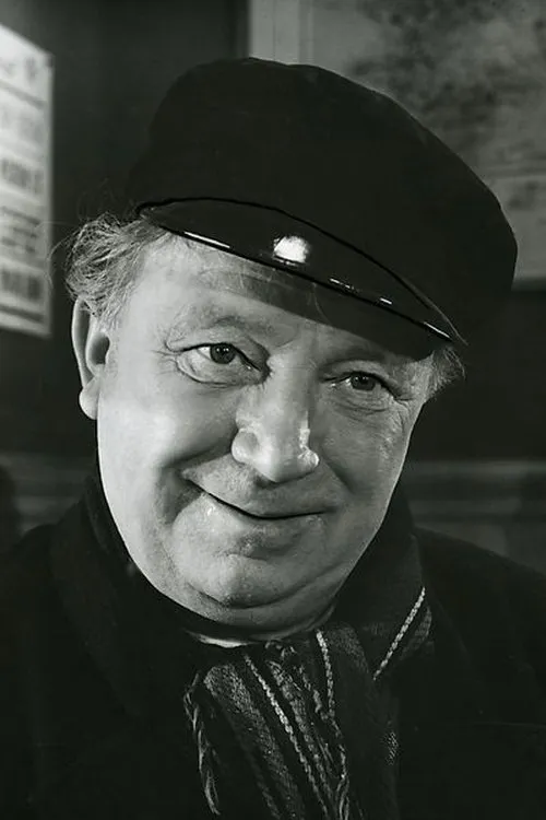 Rasmus Christiansen interpretando a Direktør J.P. Nielsen