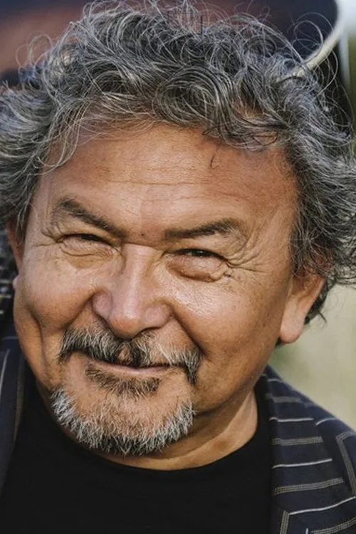 Rasmus Lyberth interpretando a Rasmus