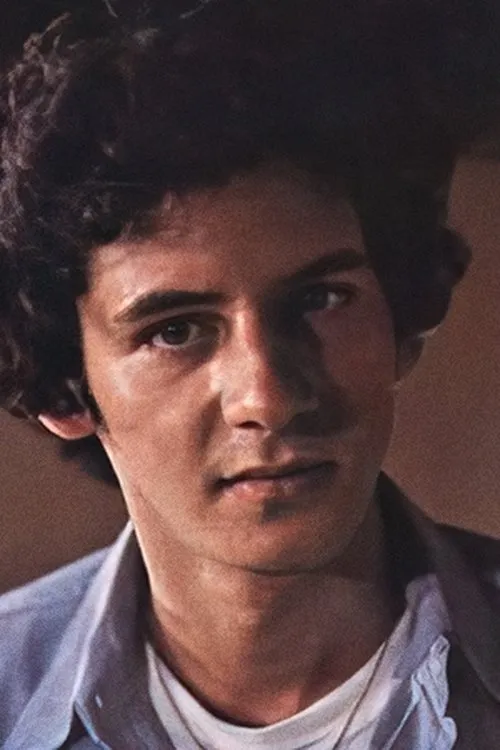 Raul Rivera interpretando a (segment 