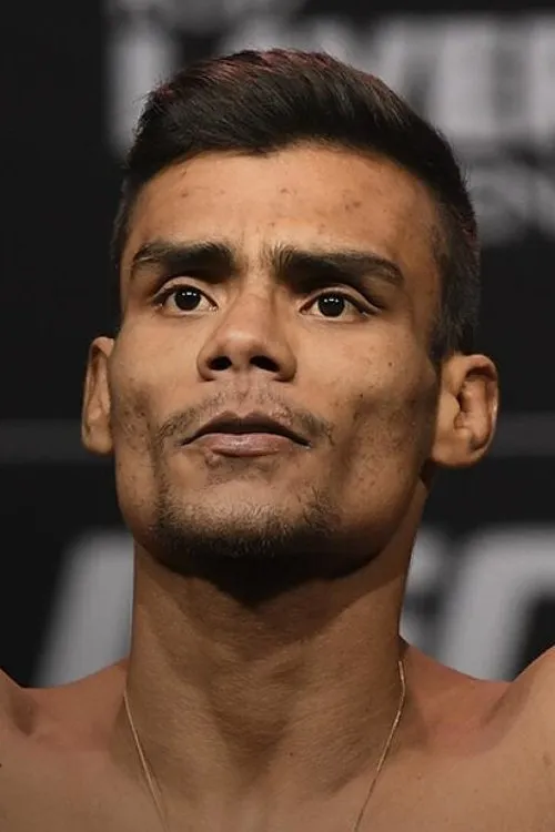 Raulian Paiva interpretando a Self