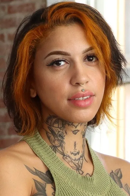 Ravyn Alexa interpretando a 