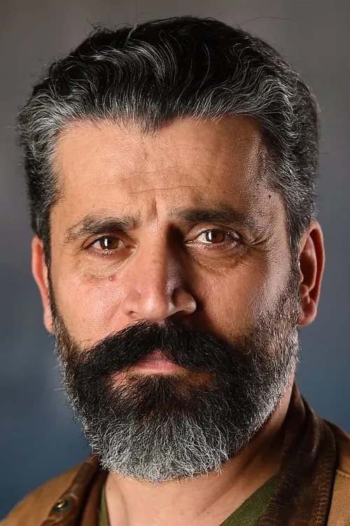 Ava Lalezarzadeh ha trabajado con Ray Haratian en 1 ocasiones