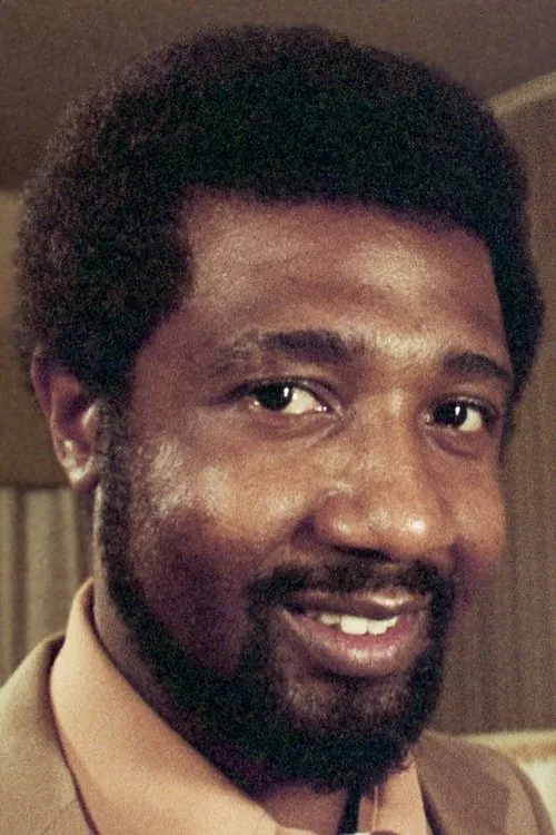 Ray Matthews interpretando a