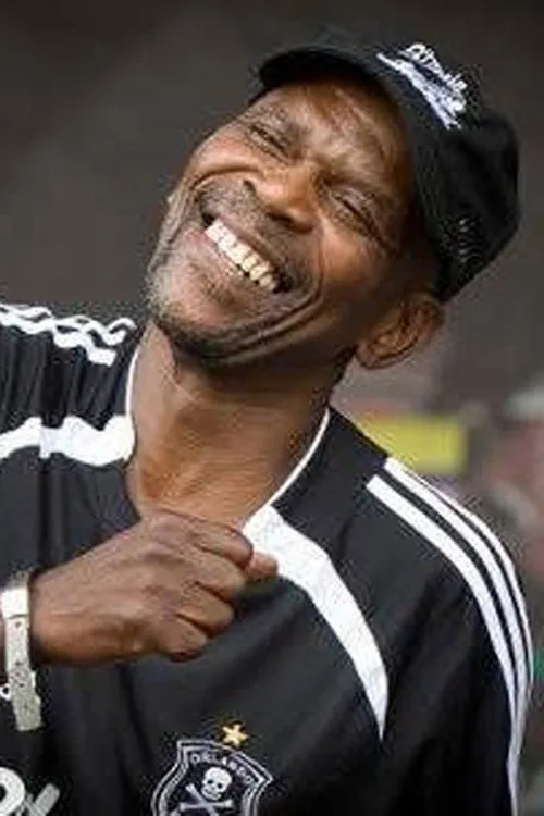 Ray Phiri interpretando a Self