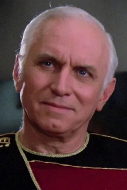 Ray Reinhardt interpretando a Old Man