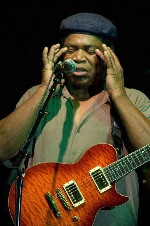 Adrian Belew ha trabajado con Ray White en 5 ocasiones