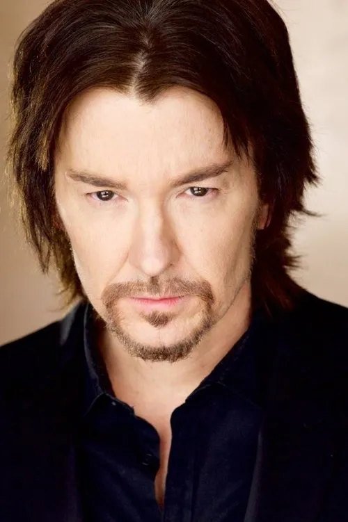 Rayder Woods interpretando a Policeman #2