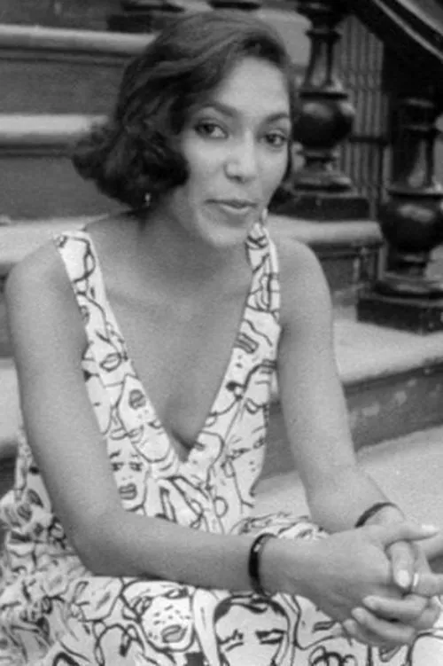 Raye Dowell interpretando a Opal Gilstrap