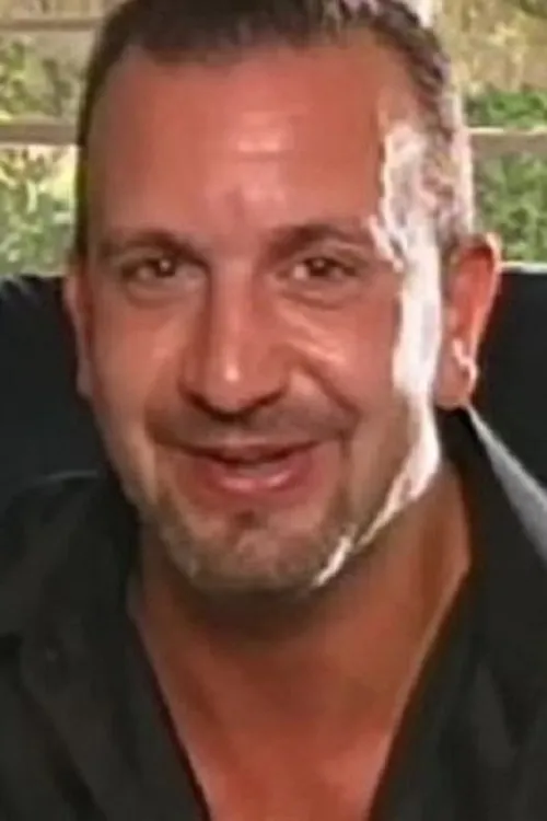 Raymond Balboa interpretando a Dean