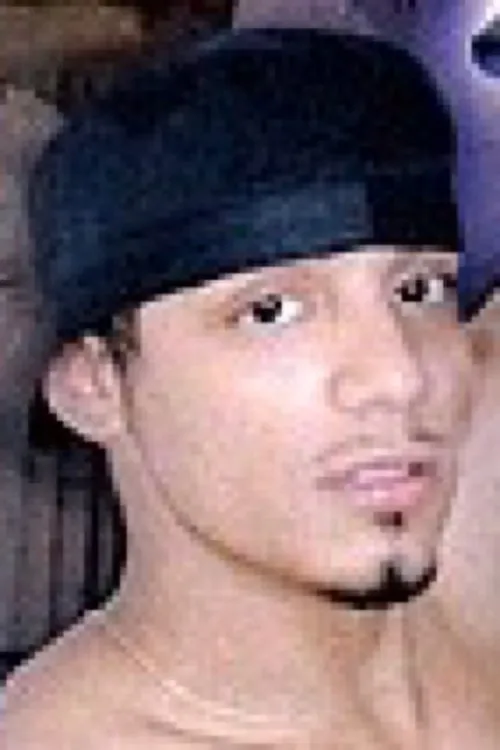 Raymond interpretando a 