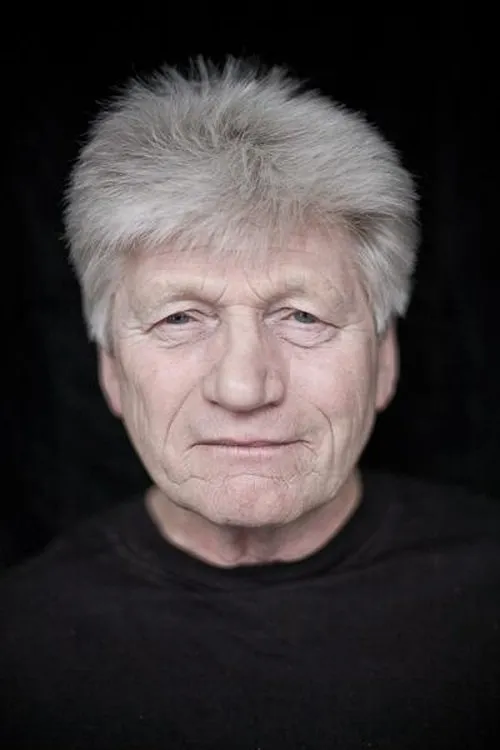 Kika Markham ha trabajado con Rayner Bourton en 2 ocasiones