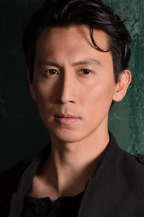 Rayve Tay interpretando a The Director