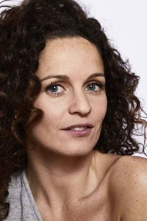 Rebecca Azan — personaje: Vety