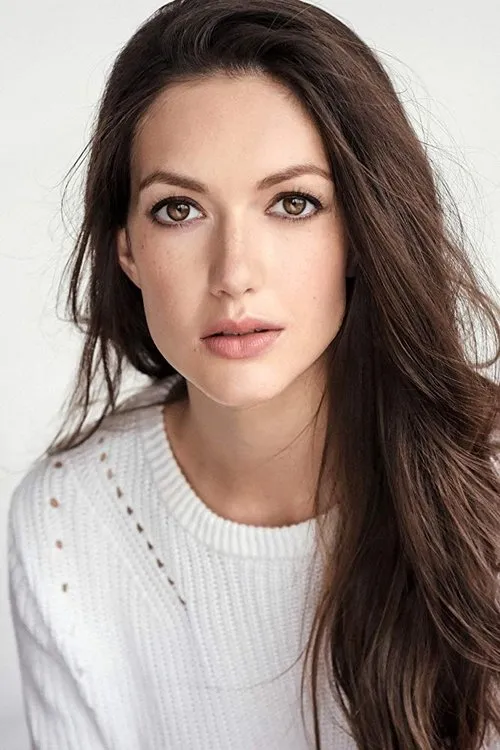 Rebecca Finch interpretando a Nicole