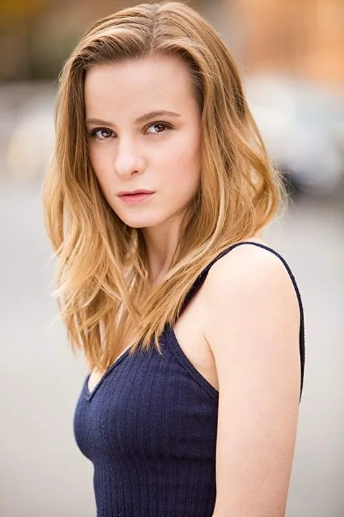 Rebecca Gruss interpretando a Cheery Woman