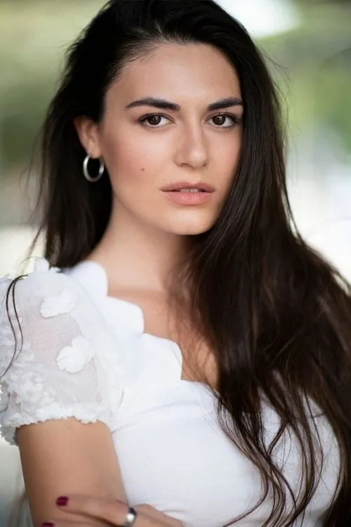 Rebecca Liberati interpretando a Sister