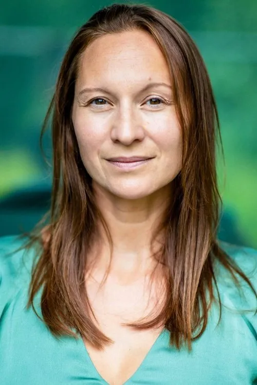 Rebecca Madita Hundt interpretando a Frau Windfang