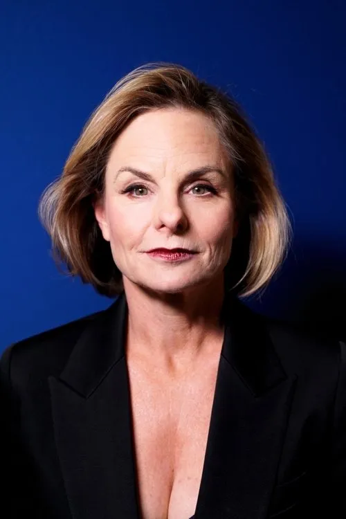 Rebecca Massey interpretando a Jade