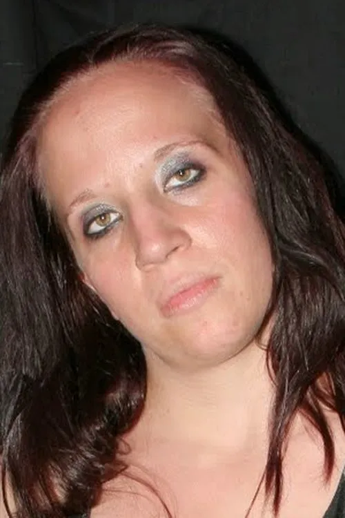 Rebecca Payne interpretando a Rebecca Payne