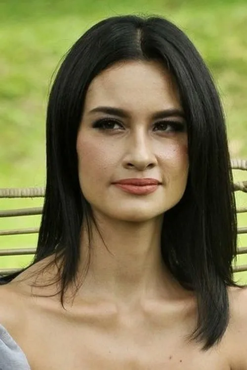 Rebecca Reijman interpretando a Gabriella