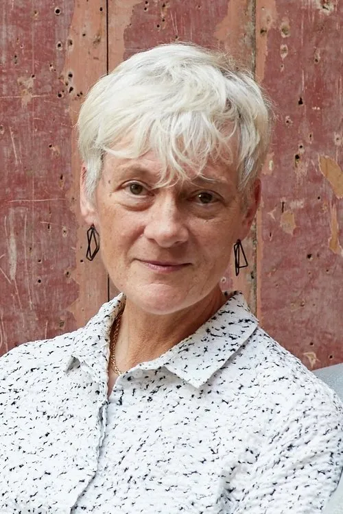 Rebecca Salter interpretando a Self