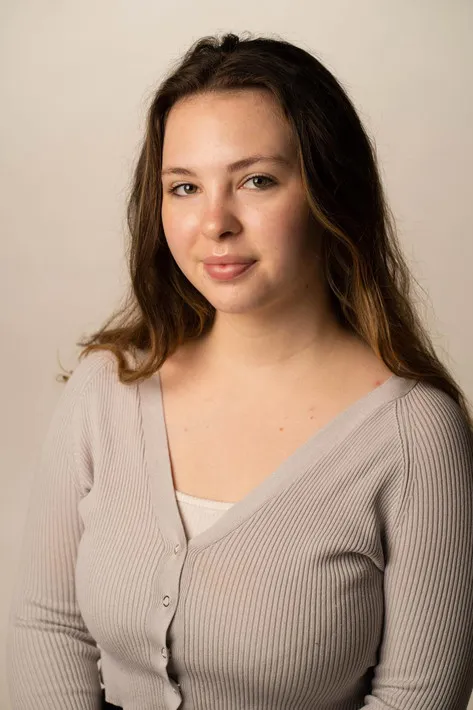 Laura Frances-Martin ha trabajado con Rebecca Sargent en 1 ocasiones