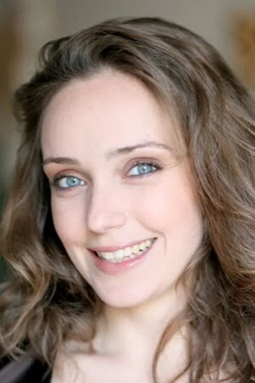 Rebecca Stella interpretando a Aurélie