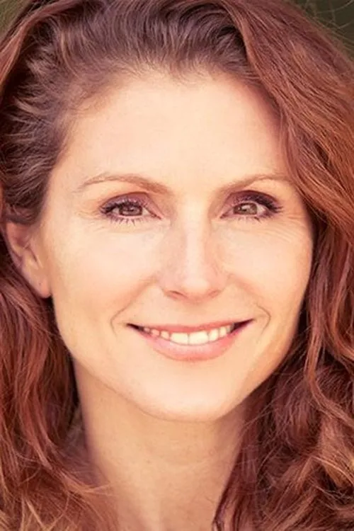 Rebecca Thornhill interpretando a Gertie Cummings