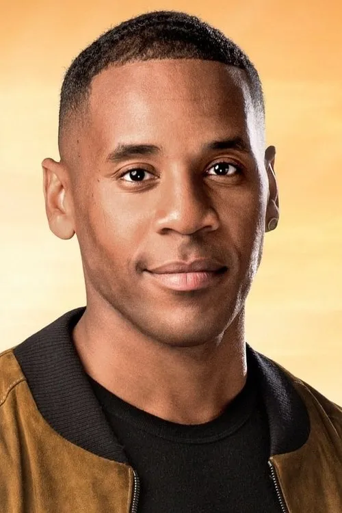 Akim Mogaji ha trabajado con Reggie Yates en 1 ocasiones
