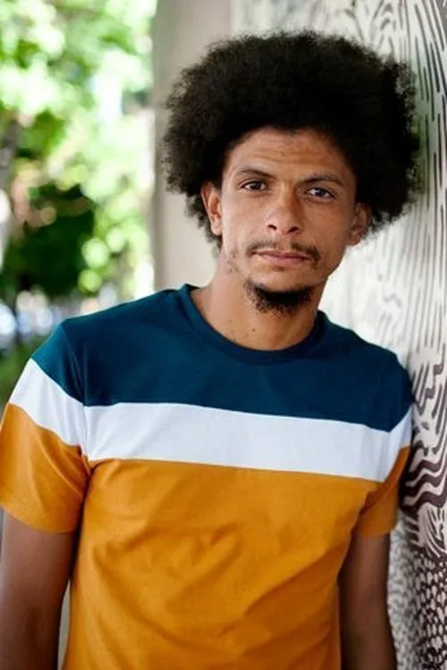 Reginald Hufkie interpretando a Barry