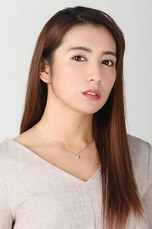 Reika Saiki interpretando a 